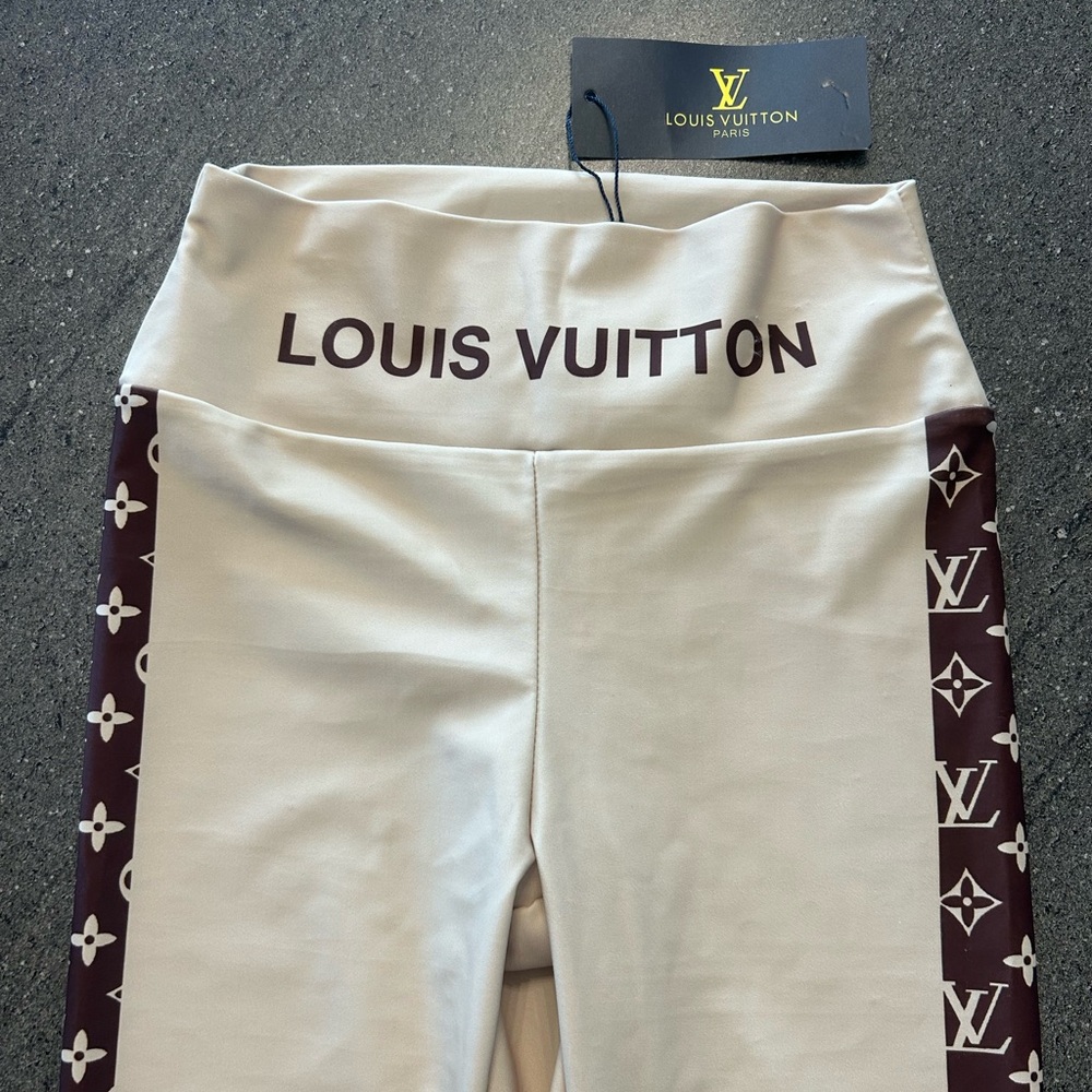 Louis Vuitton women’s monogram accent leggings